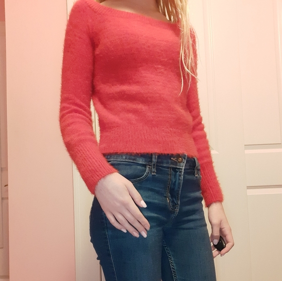 Red fuzzy sweater - Picture 3 of 3